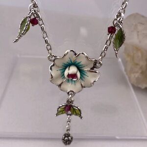 🪻Brighton Silver Floral Enamel Necklace with leaf accents! 🍃